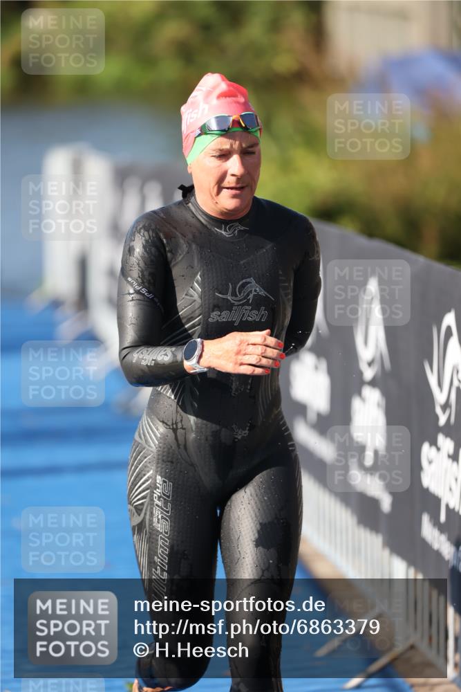 25.08.2024 - Elbe Triathlon Hamburg H.Heesch http://msf.ph/oto/6863379 25.08.2024 09:32:31 Schwimmen 507, 545 meine-sportfotos.de
