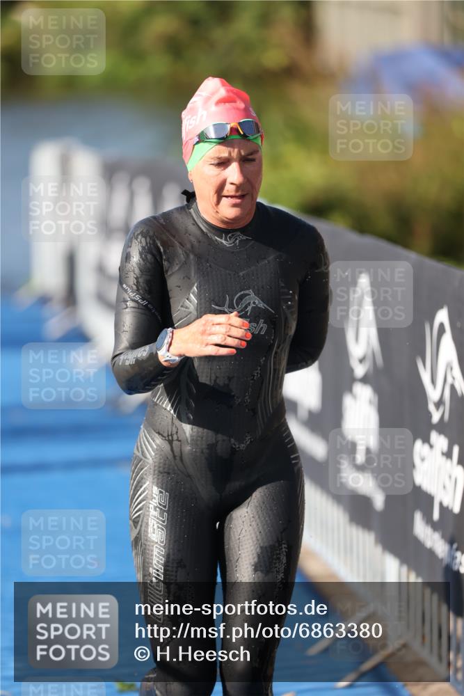 25.08.2024 - Elbe Triathlon Hamburg H.Heesch http://msf.ph/oto/6863380 25.08.2024 09:32:31 Schwimmen 507, 545 meine-sportfotos.de