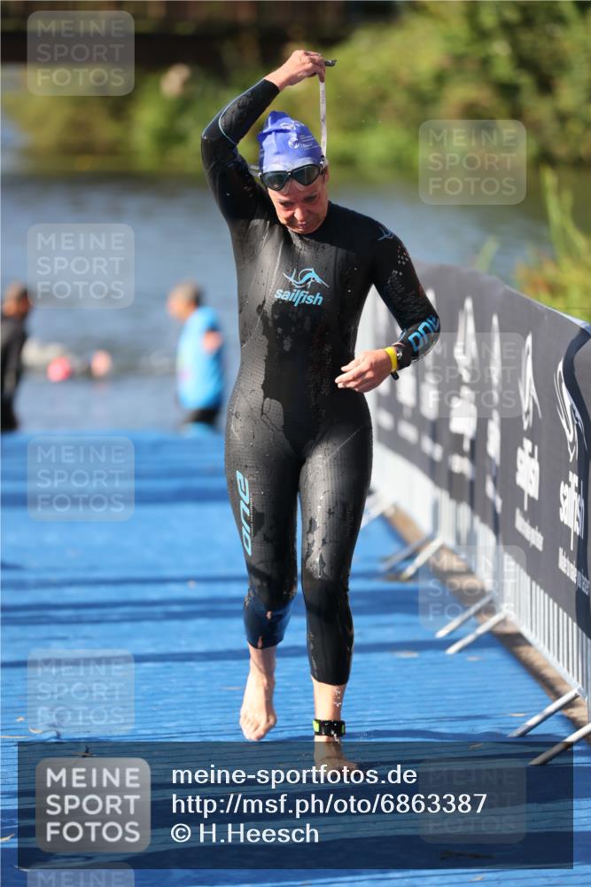 25.08.2024 - Elbe Triathlon Hamburg H.Heesch http://msf.ph/oto/6863387 25.08.2024 09:32:42 Schwimmen 530, 545, 551 meine-sportfotos.de