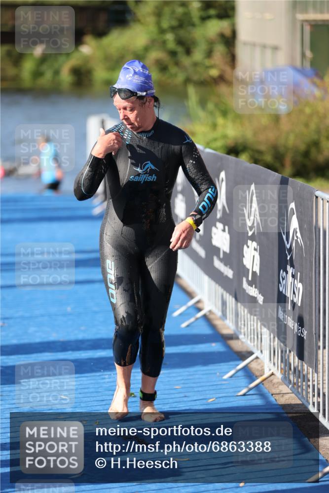 25.08.2024 - Elbe Triathlon Hamburg H.Heesch http://msf.ph/oto/6863388 25.08.2024 09:32:44 Schwimmen 530, 545, 551 meine-sportfotos.de