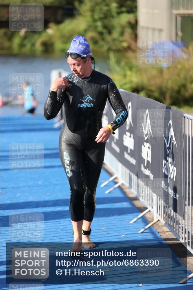 25.08.2024 - Elbe Triathlon Hamburg H.Heesch http://msf.ph/oto/6863390 25.08.2024 09:32:44 Schwimmen 530, 545, 551 meine-sportfotos.de