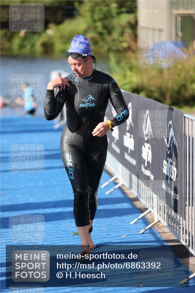 25.08.2024 - Elbe Triathlon Hamburg H.Heesch http://msf.ph/oto/6863392 25.08.2024 09:32:44 Schwimmen 530, 545, 551 meine-sportfotos.de