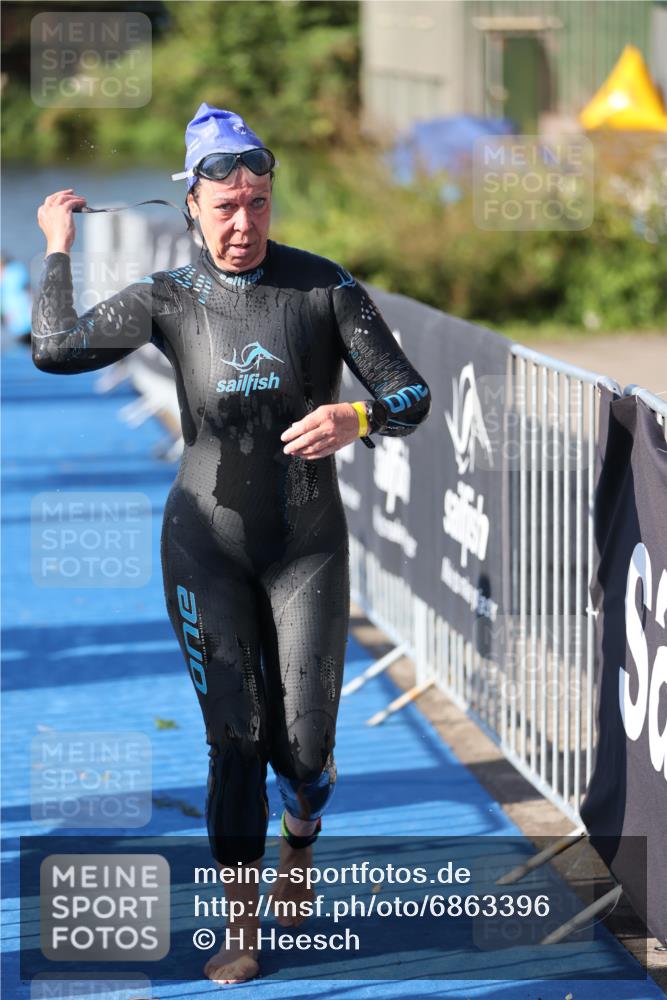 25.08.2024 - Elbe Triathlon Hamburg H.Heesch http://msf.ph/oto/6863396 25.08.2024 09:32:45 Schwimmen 530, 545, 551 meine-sportfotos.de