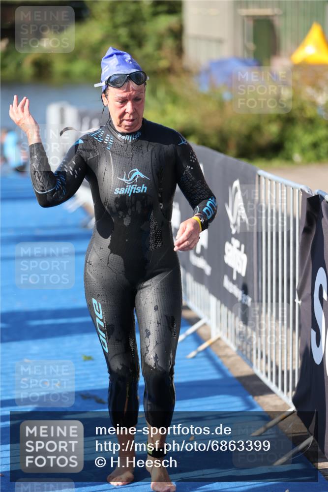 25.08.2024 - Elbe Triathlon Hamburg H.Heesch http://msf.ph/oto/6863399 25.08.2024 09:32:45 Schwimmen 530, 545, 551 meine-sportfotos.de
