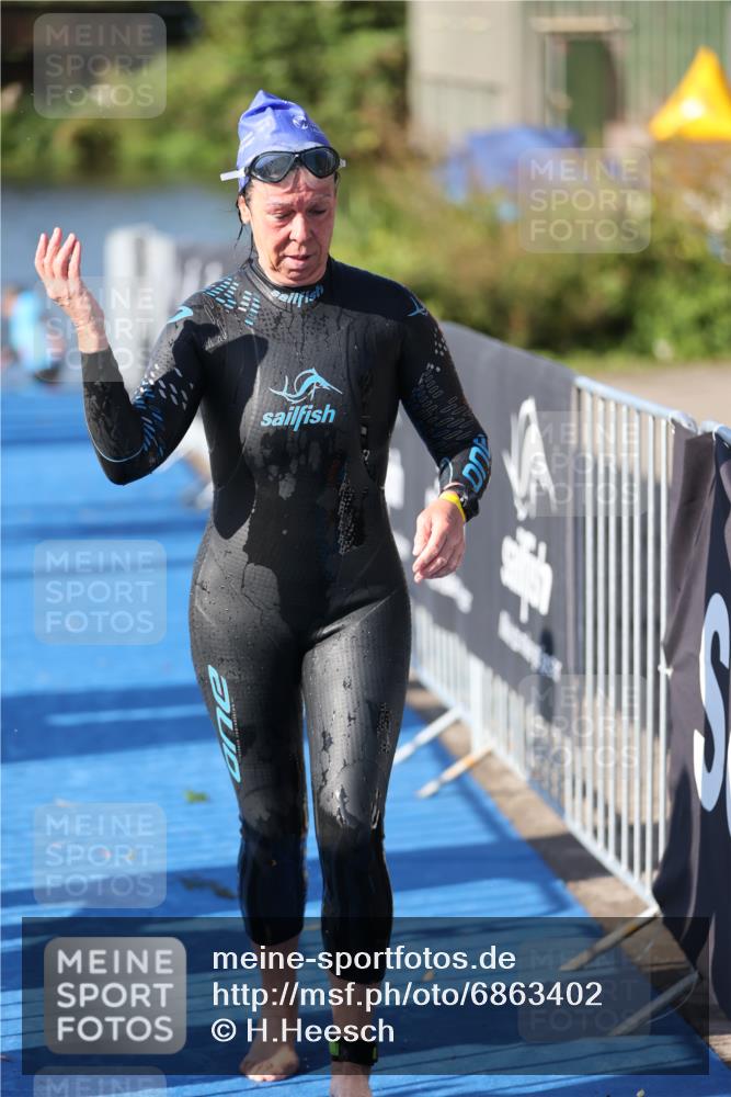 25.08.2024 - Elbe Triathlon Hamburg H.Heesch http://msf.ph/oto/6863402 25.08.2024 09:32:45 Schwimmen 530, 545, 551 meine-sportfotos.de
