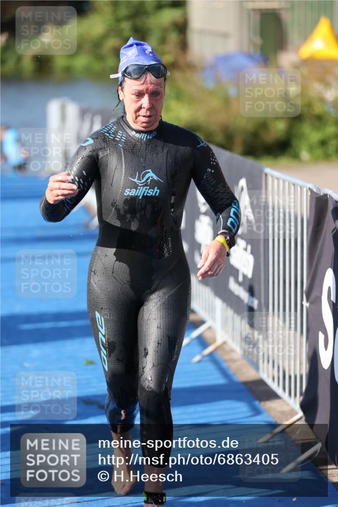 25.08.2024 - Elbe Triathlon Hamburg H.Heesch http://msf.ph/oto/6863405 25.08.2024 09:32:45 Schwimmen 530, 545, 551 meine-sportfotos.de