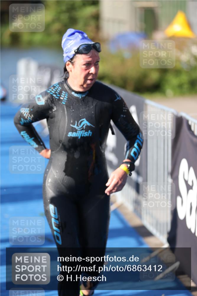 25.08.2024 - Elbe Triathlon Hamburg H.Heesch http://msf.ph/oto/6863412 25.08.2024 09:32:45 Schwimmen 530, 545, 551 meine-sportfotos.de