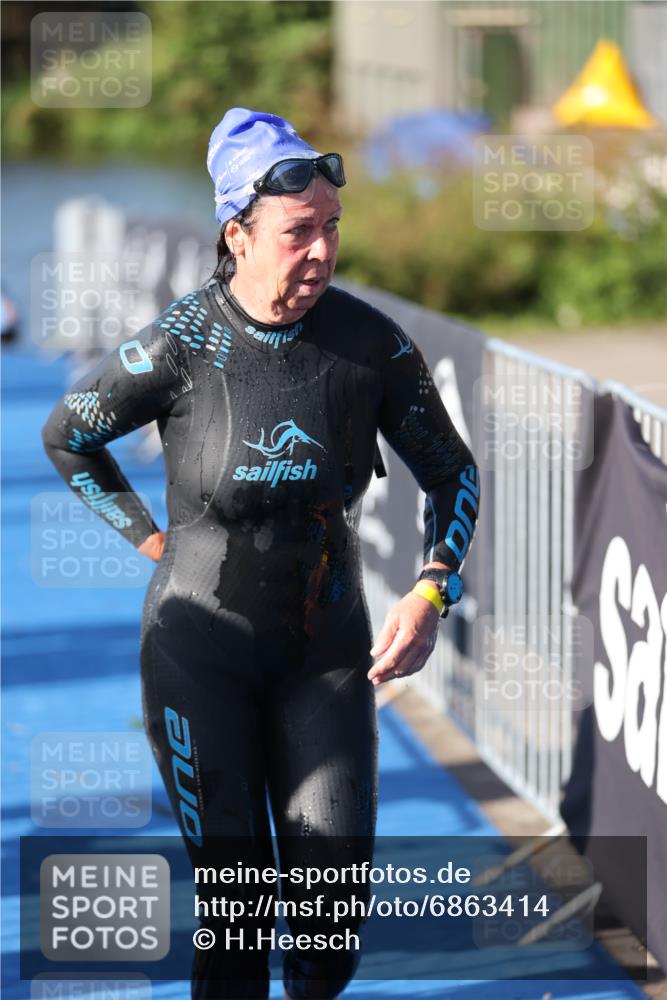 25.08.2024 - Elbe Triathlon Hamburg H.Heesch http://msf.ph/oto/6863414 25.08.2024 09:32:45 Schwimmen 530, 545, 551 meine-sportfotos.de