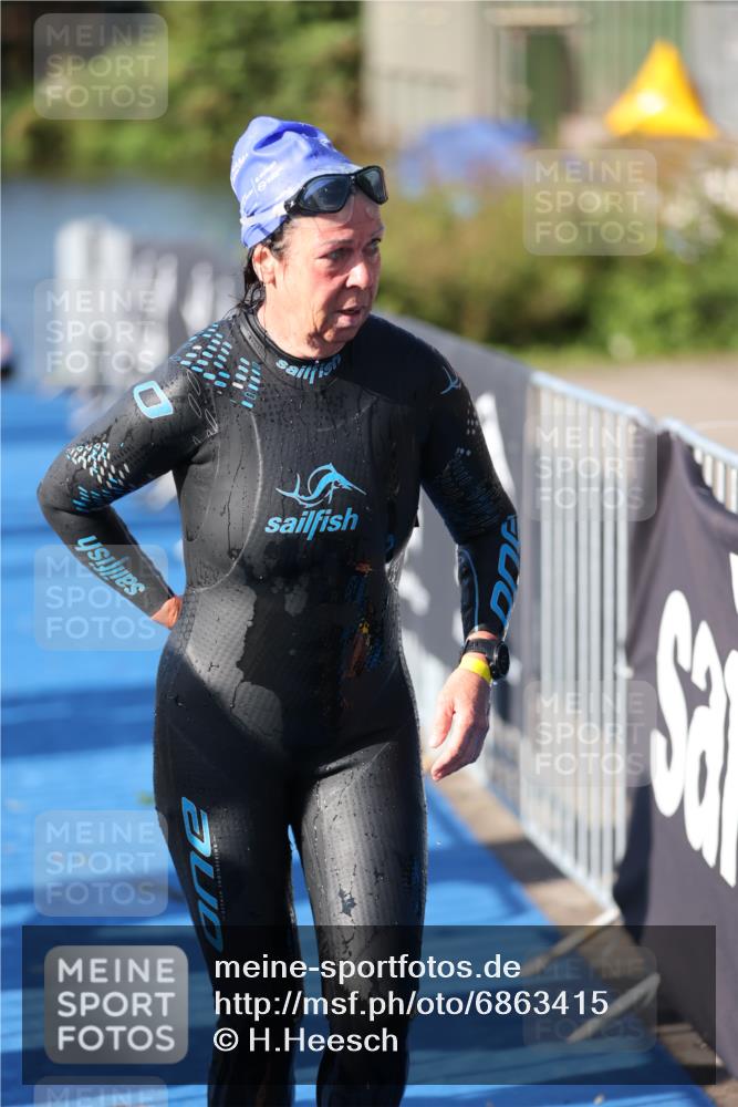 25.08.2024 - Elbe Triathlon Hamburg H.Heesch http://msf.ph/oto/6863415 25.08.2024 09:32:45 Schwimmen 530, 545, 551 meine-sportfotos.de