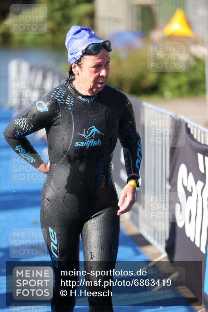 25.08.2024 - Elbe Triathlon Hamburg H.Heesch http://msf.ph/oto/6863419 25.08.2024 09:32:46 Schwimmen 530, 545, 551 meine-sportfotos.de