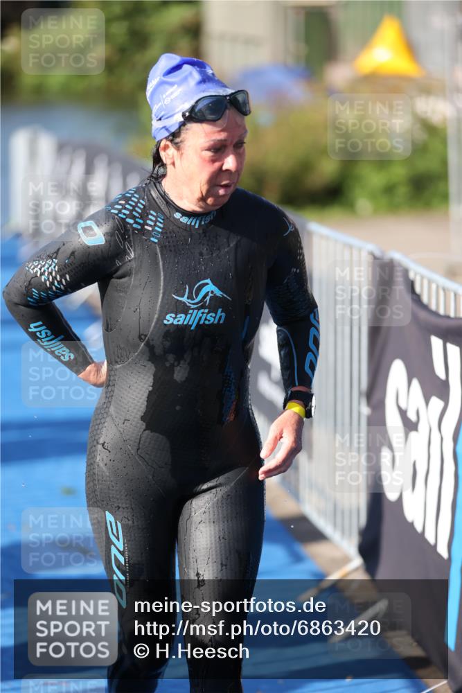 25.08.2024 - Elbe Triathlon Hamburg H.Heesch http://msf.ph/oto/6863420 25.08.2024 09:32:46 Schwimmen 530, 545, 551 meine-sportfotos.de