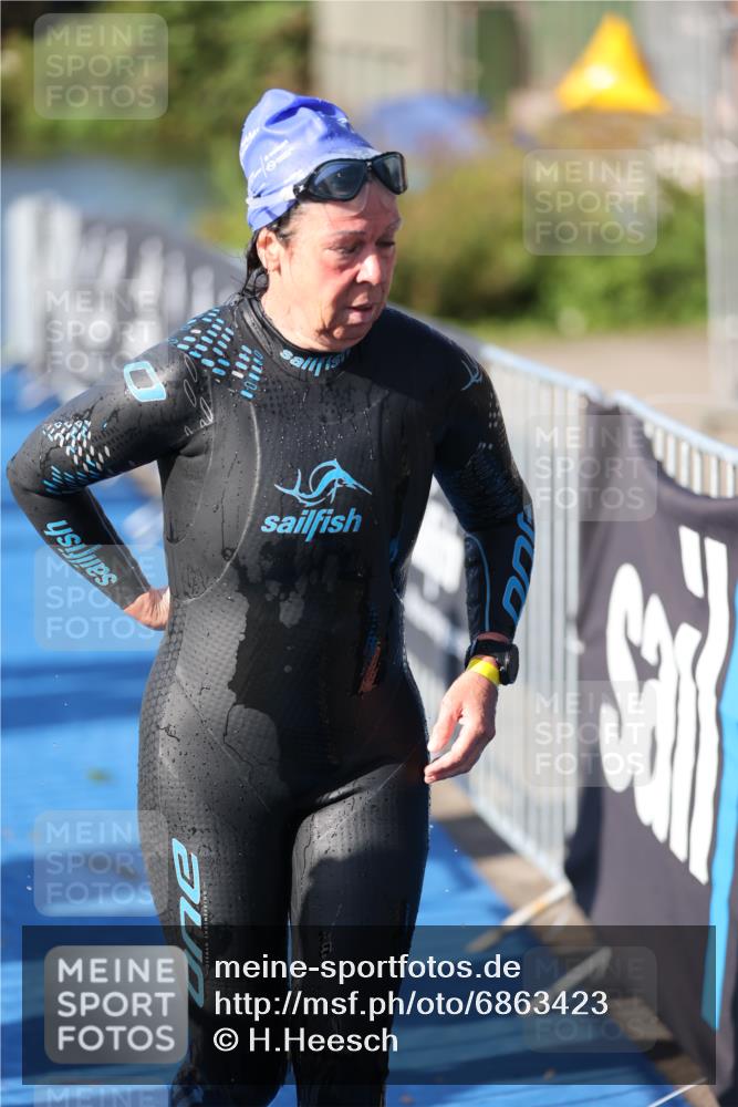 25.08.2024 - Elbe Triathlon Hamburg H.Heesch http://msf.ph/oto/6863423 25.08.2024 09:32:46 Schwimmen 530, 545, 551 meine-sportfotos.de