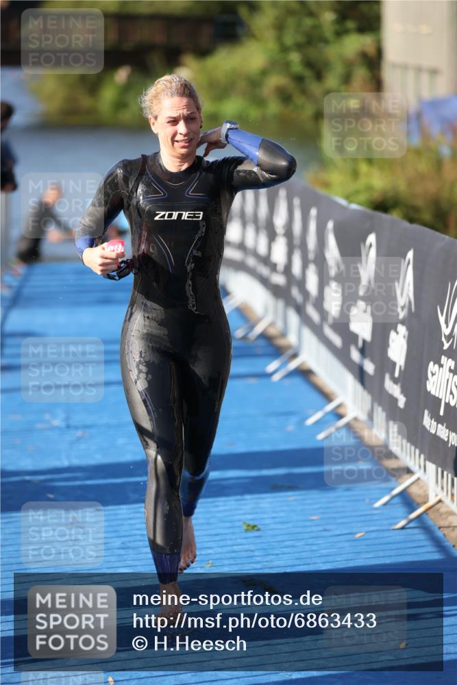 25.08.2024 - Elbe Triathlon Hamburg H.Heesch http://msf.ph/oto/6863433 25.08.2024 09:32:58 Schwimmen 485, 530, 551 meine-sportfotos.de