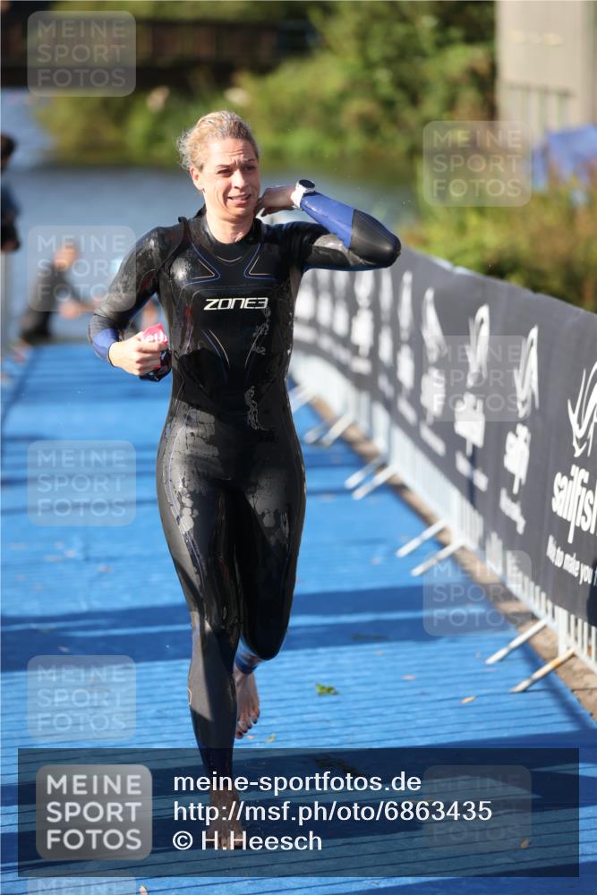 25.08.2024 - Elbe Triathlon Hamburg H.Heesch http://msf.ph/oto/6863435 25.08.2024 09:32:58 Schwimmen 485, 530, 551 meine-sportfotos.de