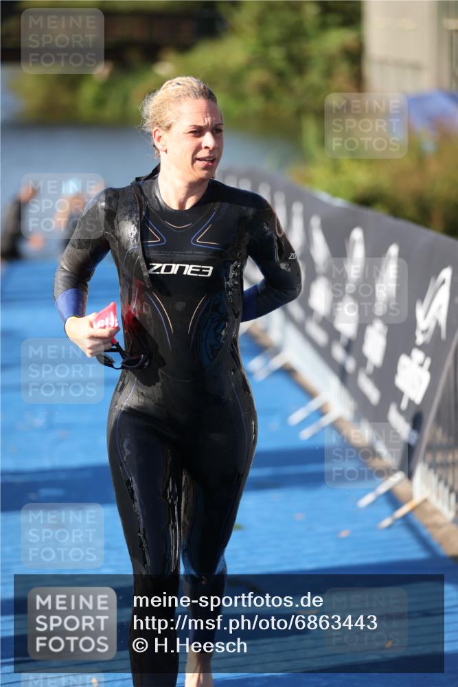 25.08.2024 - Elbe Triathlon Hamburg H.Heesch http://msf.ph/oto/6863443 25.08.2024 09:32:59 Schwimmen 485, 530, 551 meine-sportfotos.de