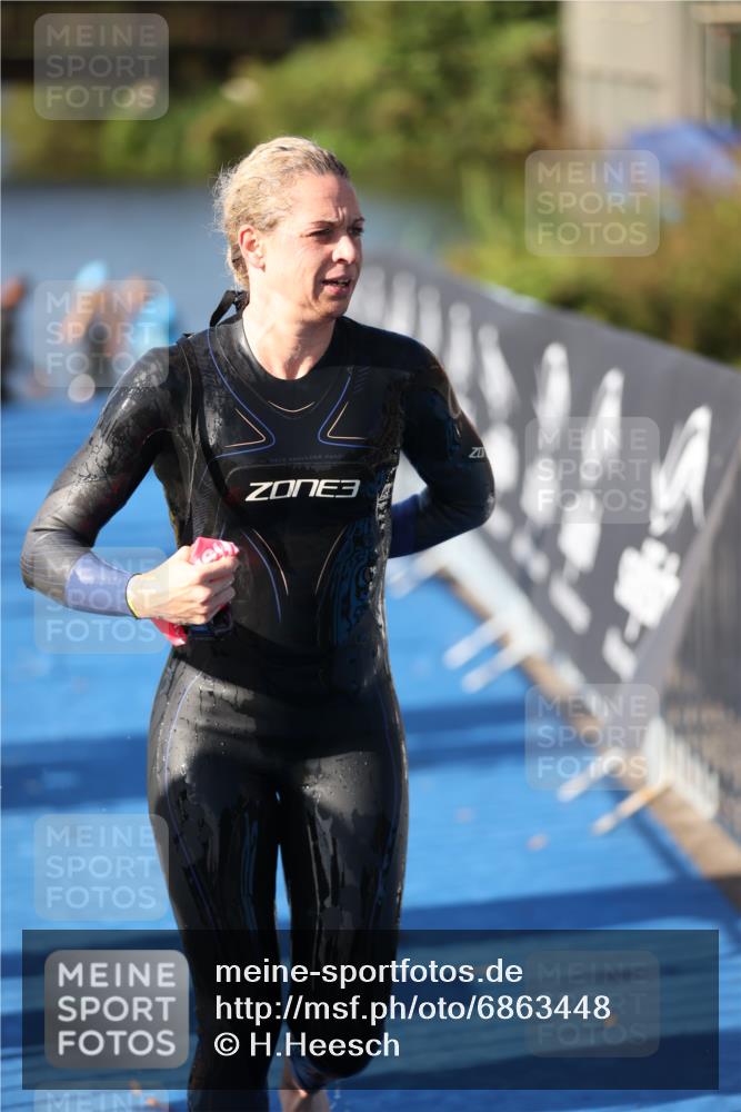 25.08.2024 - Elbe Triathlon Hamburg H.Heesch http://msf.ph/oto/6863448 25.08.2024 09:32:59 Schwimmen 485, 530, 551 meine-sportfotos.de