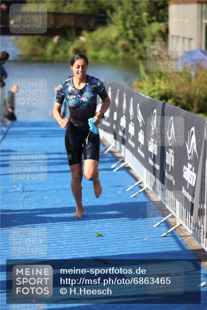 25.08.2024 - Elbe Triathlon Hamburg H.Heesch http://msf.ph/oto/6863465 25.08.2024 09:33:07 Schwimmen 485, 530, 551 meine-sportfotos.de