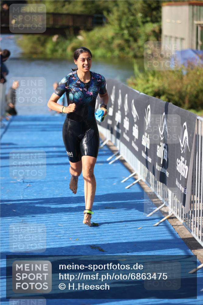 25.08.2024 - Elbe Triathlon Hamburg H.Heesch http://msf.ph/oto/6863475 25.08.2024 09:33:07 Schwimmen 485, 530, 551 meine-sportfotos.de