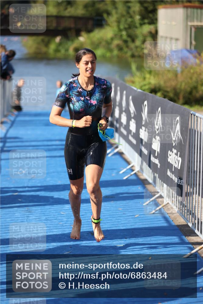 25.08.2024 - Elbe Triathlon Hamburg H.Heesch http://msf.ph/oto/6863484 25.08.2024 09:33:08 Schwimmen 485, 530, 551 meine-sportfotos.de
