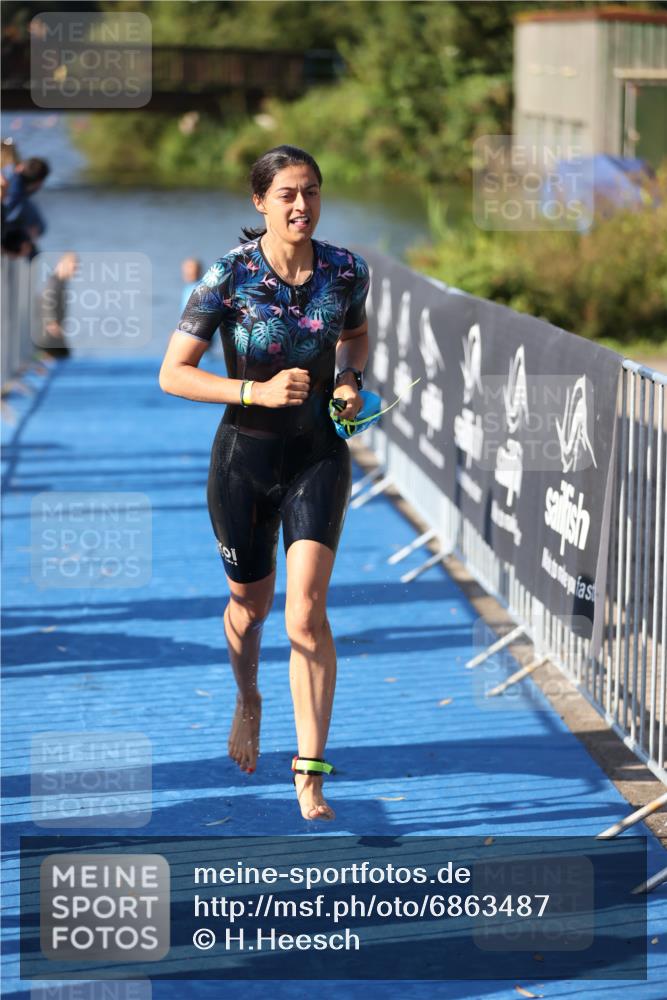 25.08.2024 - Elbe Triathlon Hamburg H.Heesch http://msf.ph/oto/6863487 25.08.2024 09:33:08 Schwimmen 485, 530, 551 meine-sportfotos.de
