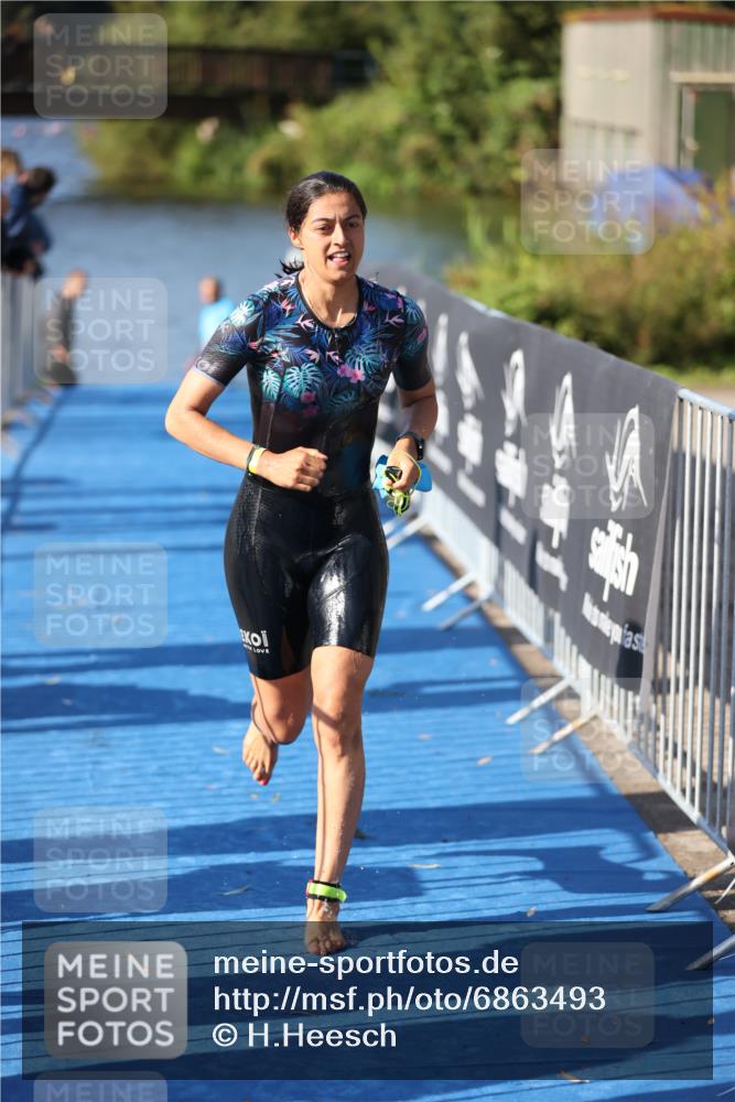 25.08.2024 - Elbe Triathlon Hamburg H.Heesch http://msf.ph/oto/6863493 25.08.2024 09:33:08 Schwimmen 485, 530, 551 meine-sportfotos.de