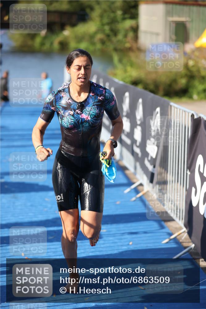 25.08.2024 - Elbe Triathlon Hamburg H.Heesch http://msf.ph/oto/6863509 25.08.2024 09:33:08 Schwimmen 485, 530, 551 meine-sportfotos.de
