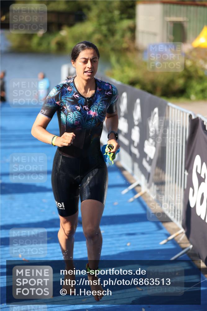25.08.2024 - Elbe Triathlon Hamburg H.Heesch http://msf.ph/oto/6863513 25.08.2024 09:33:08 Schwimmen 485, 530, 551 meine-sportfotos.de