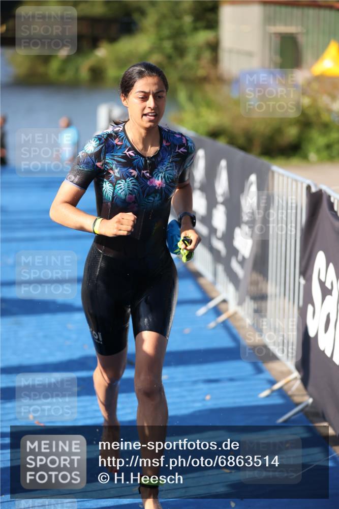 25.08.2024 - Elbe Triathlon Hamburg H.Heesch http://msf.ph/oto/6863514 25.08.2024 09:33:08 Schwimmen 485, 530, 551 meine-sportfotos.de