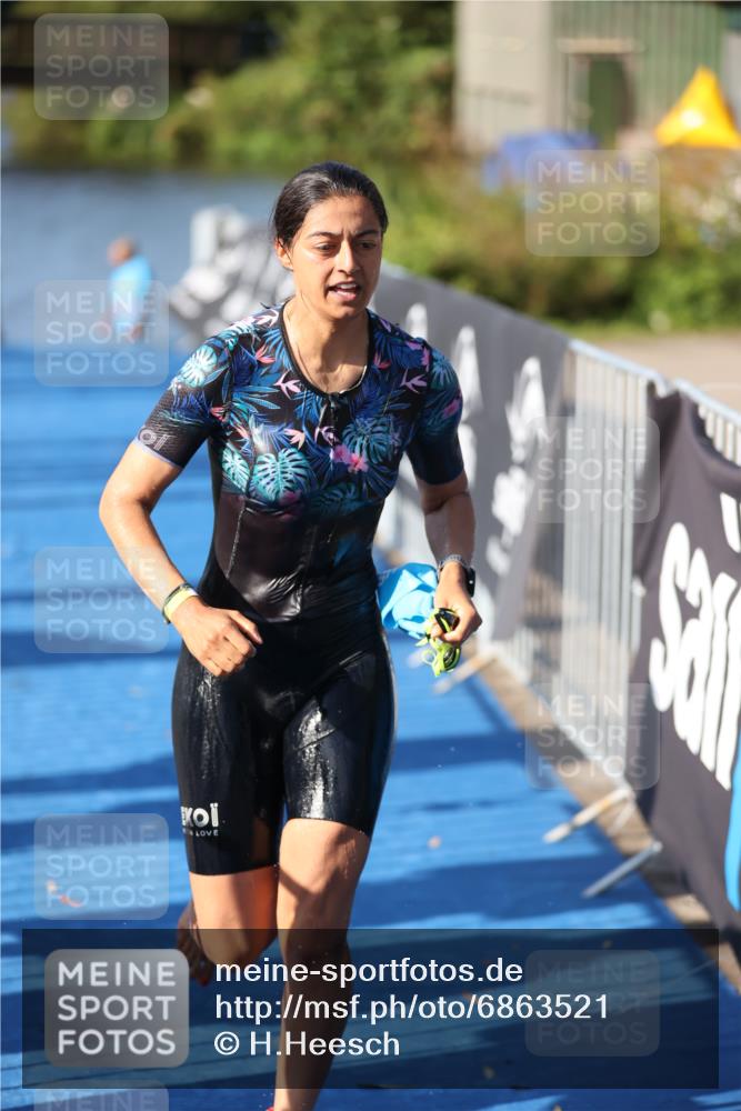 25.08.2024 - Elbe Triathlon Hamburg H.Heesch http://msf.ph/oto/6863521 25.08.2024 09:33:09 Schwimmen 485, 530, 551 meine-sportfotos.de