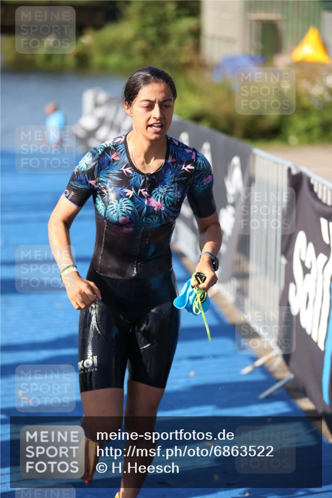 25.08.2024 - Elbe Triathlon Hamburg H.Heesch http://msf.ph/oto/6863522 25.08.2024 09:33:09 Schwimmen 485, 530, 551 meine-sportfotos.de