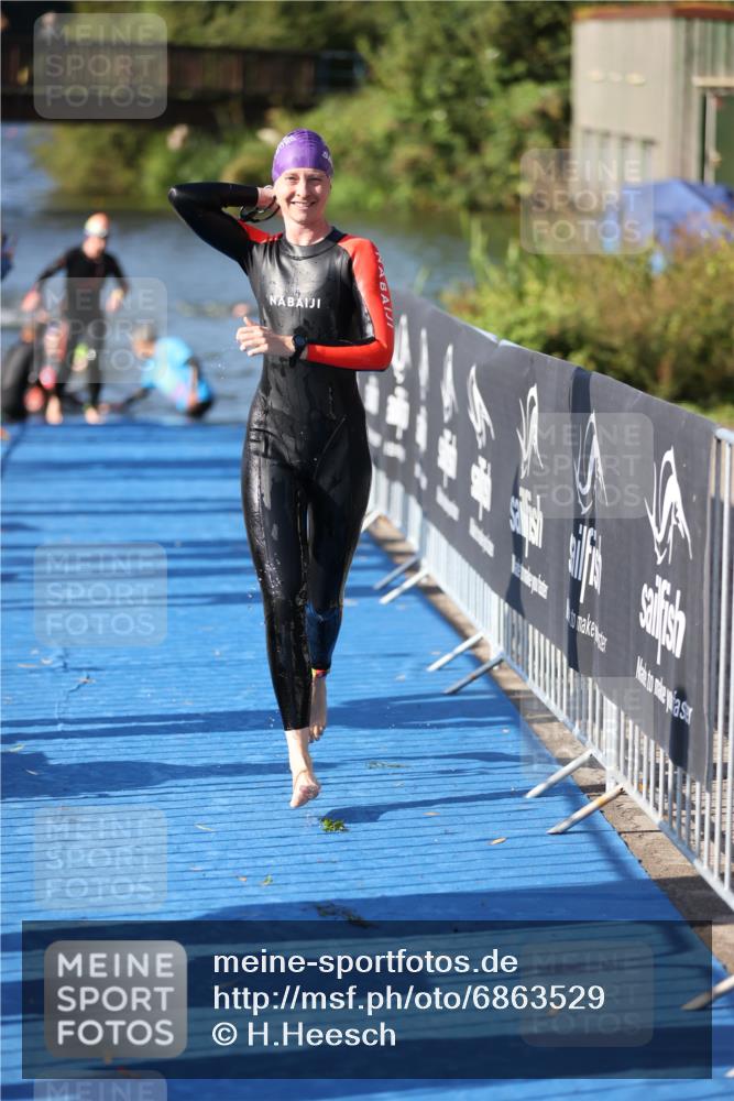 25.08.2024 - Elbe Triathlon Hamburg H.Heesch http://msf.ph/oto/6863529 25.08.2024 09:34:01 Schwimmen 462, 476, 494, 550 meine-sportfotos.de
