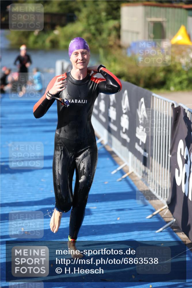 25.08.2024 - Elbe Triathlon Hamburg H.Heesch http://msf.ph/oto/6863538 25.08.2024 09:34:02 Schwimmen 462, 476, 494, 539, 550 meine-sportfotos.de