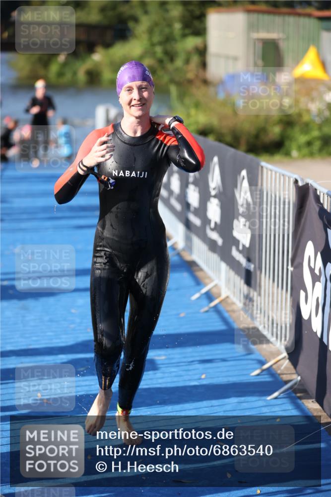 25.08.2024 - Elbe Triathlon Hamburg H.Heesch http://msf.ph/oto/6863540 25.08.2024 09:34:02 Schwimmen 462, 476, 494, 539, 550 meine-sportfotos.de