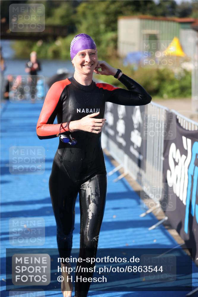 25.08.2024 - Elbe Triathlon Hamburg H.Heesch http://msf.ph/oto/6863544 25.08.2024 09:34:02 Schwimmen 462, 476, 494, 539, 550 meine-sportfotos.de