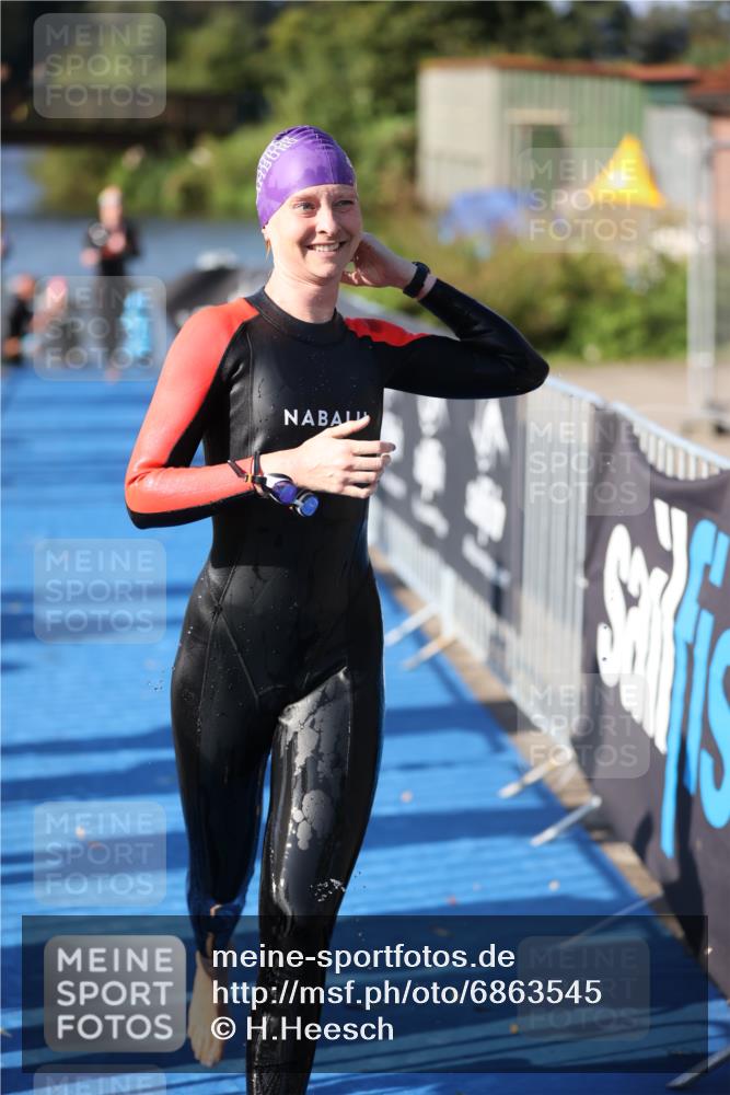 25.08.2024 - Elbe Triathlon Hamburg H.Heesch http://msf.ph/oto/6863545 25.08.2024 09:34:02 Schwimmen 462, 476, 494, 539, 550 meine-sportfotos.de