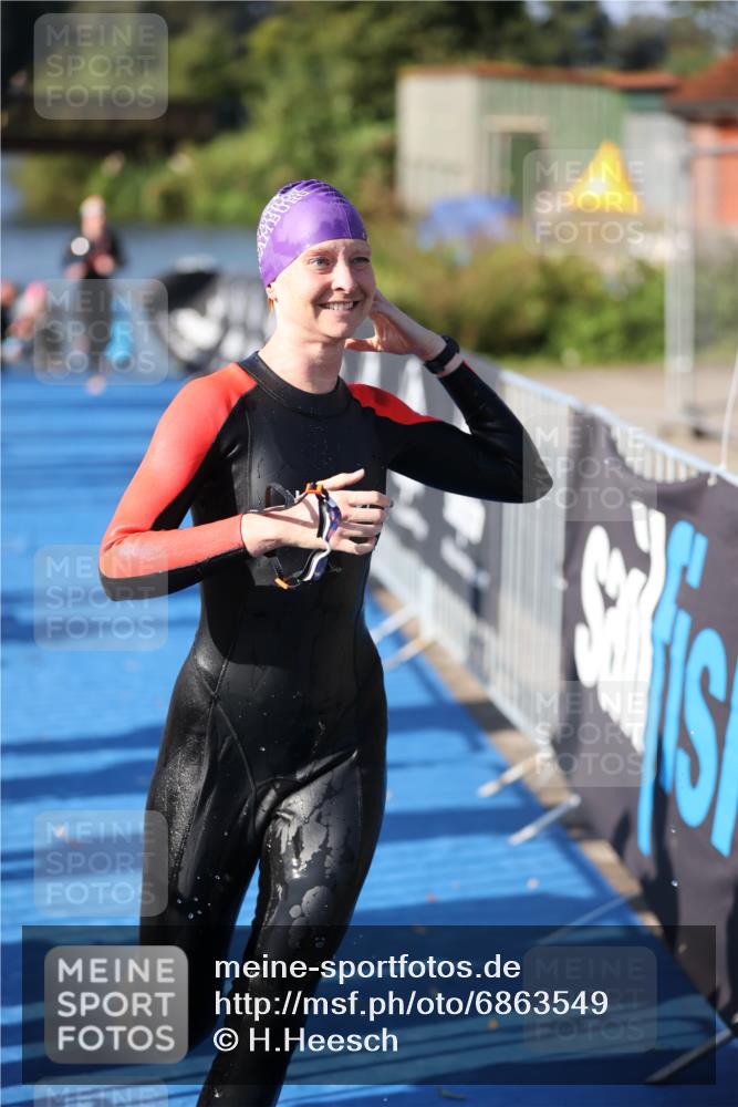 25.08.2024 - Elbe Triathlon Hamburg H.Heesch http://msf.ph/oto/6863549 25.08.2024 09:34:02 Schwimmen 462, 476, 494, 539, 550 meine-sportfotos.de