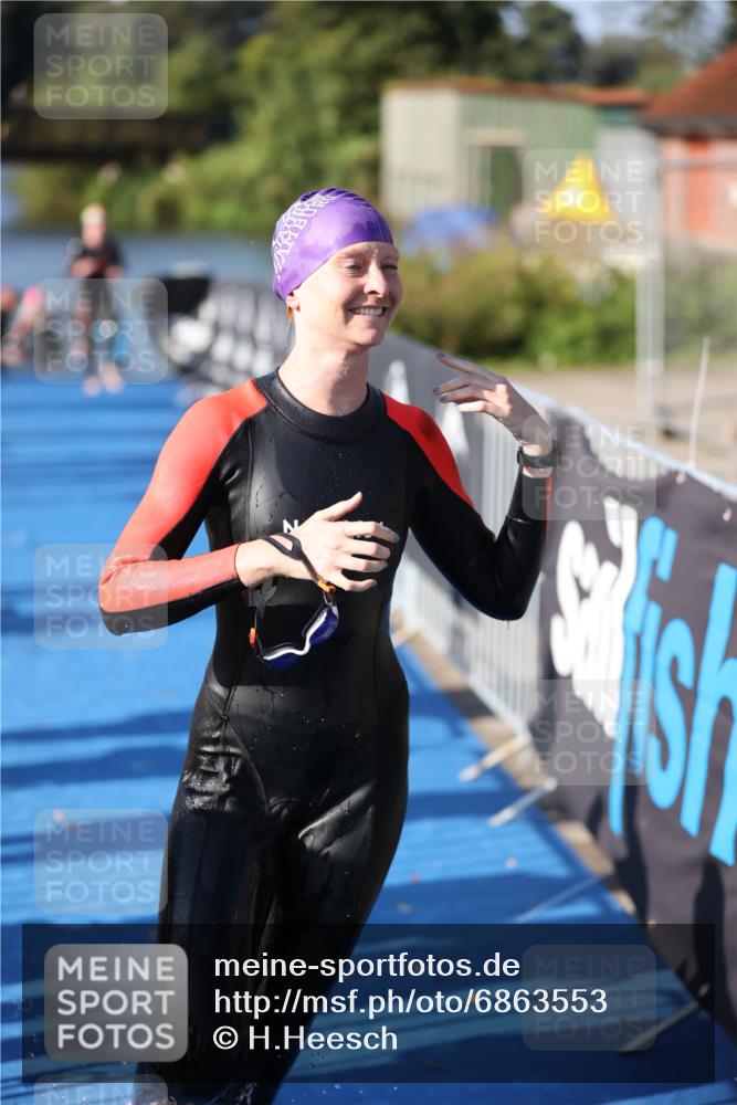 25.08.2024 - Elbe Triathlon Hamburg H.Heesch http://msf.ph/oto/6863553 25.08.2024 09:34:03 Schwimmen 462, 476, 494, 539, 550 meine-sportfotos.de
