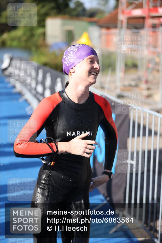 25.08.2024 - Elbe Triathlon Hamburg H.Heesch http://msf.ph/oto/6863564 25.08.2024 09:34:03 Schwimmen 462, 476, 494, 539, 550 meine-sportfotos.de