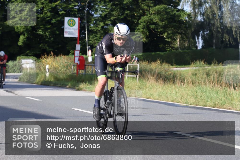 25.08.2024 - Elbe Triathlon Hamburg Fuchs,  Jonas http://msf.ph/oto/6863860 25.08.2024 09:21:08 Radfahren 267, 79, 39, 81, 300 meine-sportfotos.de