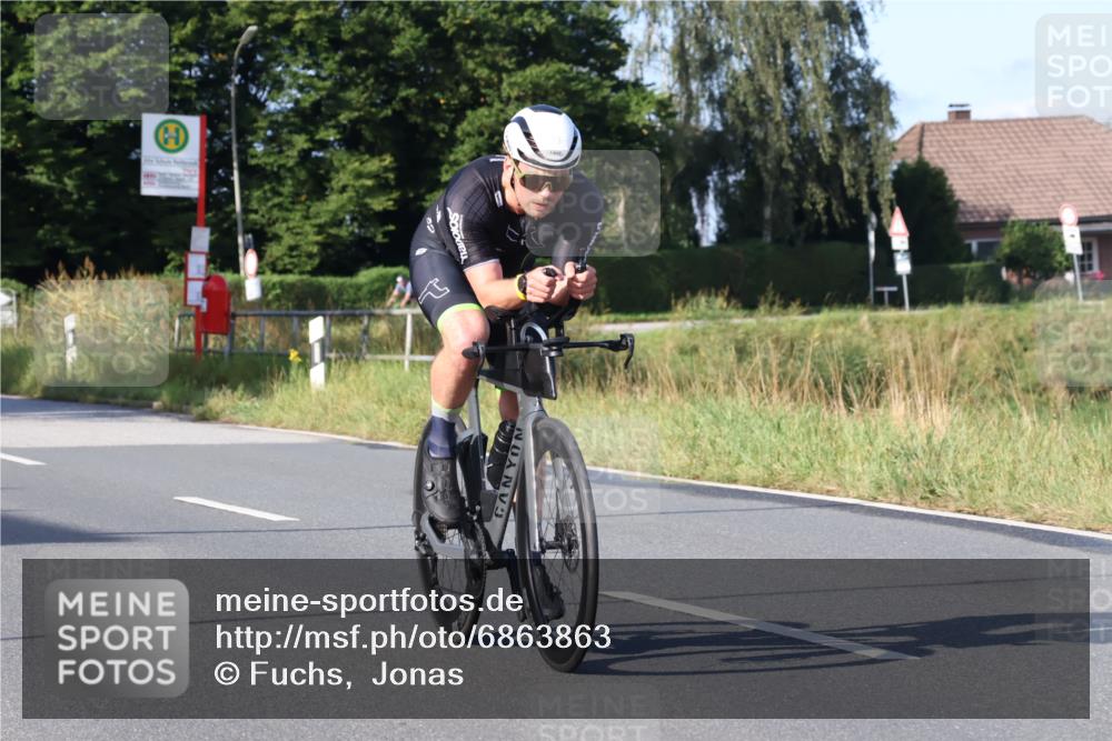 25.08.2024 - Elbe Triathlon Hamburg Fuchs,  Jonas http://msf.ph/oto/6863863 25.08.2024 09:21:08 Radfahren 267, 79, 39, 81, 300 meine-sportfotos.de