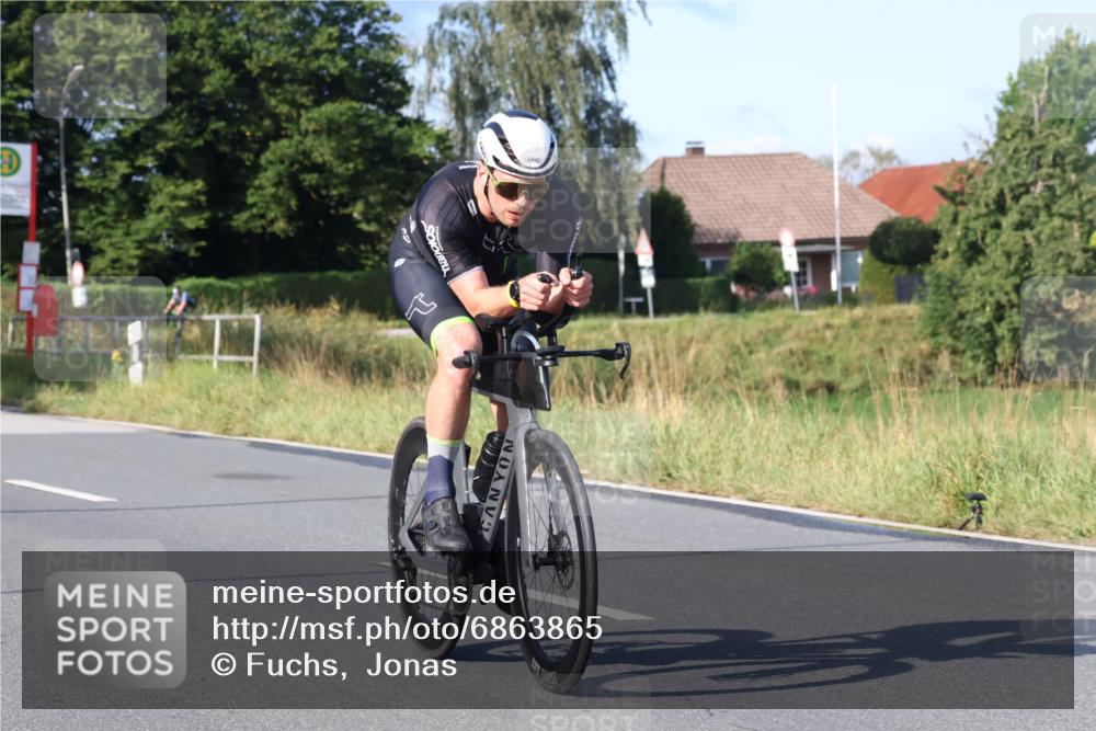25.08.2024 - Elbe Triathlon Hamburg Fuchs,  Jonas http://msf.ph/oto/6863865 25.08.2024 09:21:08 Radfahren 267, 79, 39, 81, 300 meine-sportfotos.de