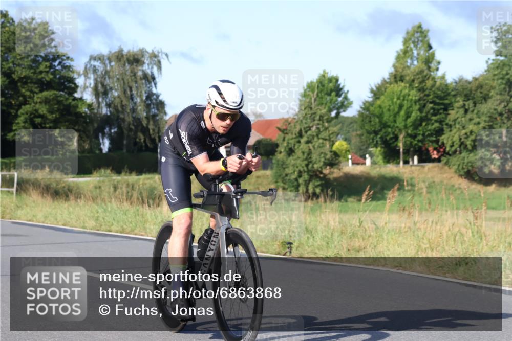 25.08.2024 - Elbe Triathlon Hamburg Fuchs,  Jonas http://msf.ph/oto/6863868 25.08.2024 09:21:08 Radfahren 267, 79, 39, 81, 300 meine-sportfotos.de