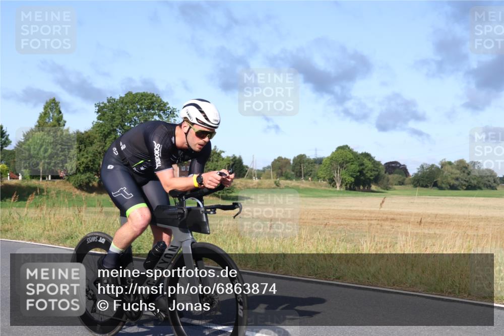 25.08.2024 - Elbe Triathlon Hamburg Fuchs,  Jonas http://msf.ph/oto/6863874 25.08.2024 09:21:08 Radfahren 267, 79, 39, 81, 300 meine-sportfotos.de