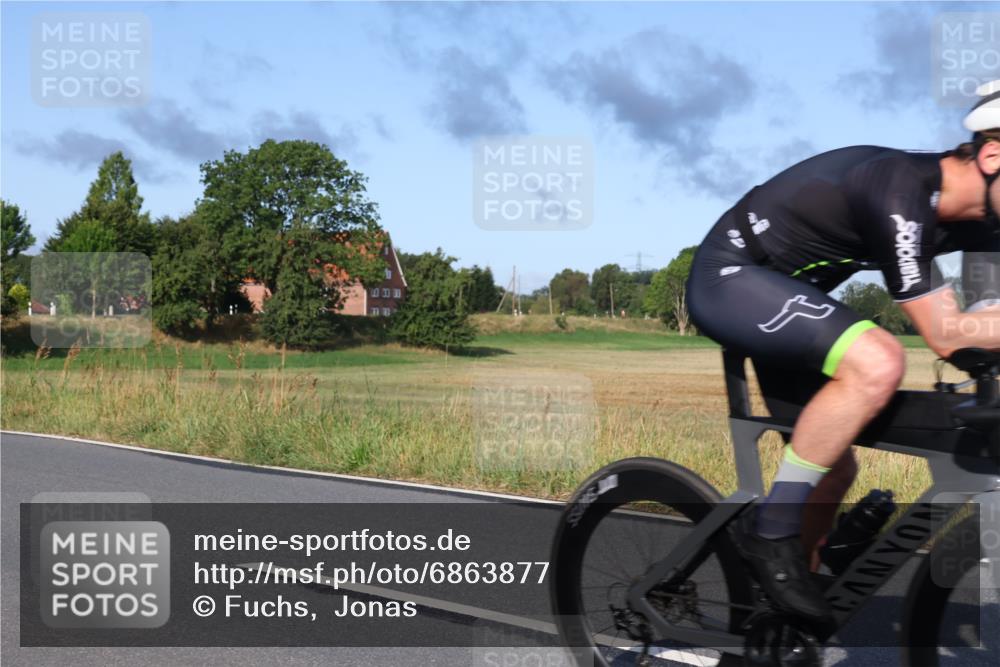25.08.2024 - Elbe Triathlon Hamburg Fuchs,  Jonas http://msf.ph/oto/6863877 25.08.2024 09:21:09 Radfahren 267, 79, 39, 81, 300 meine-sportfotos.de