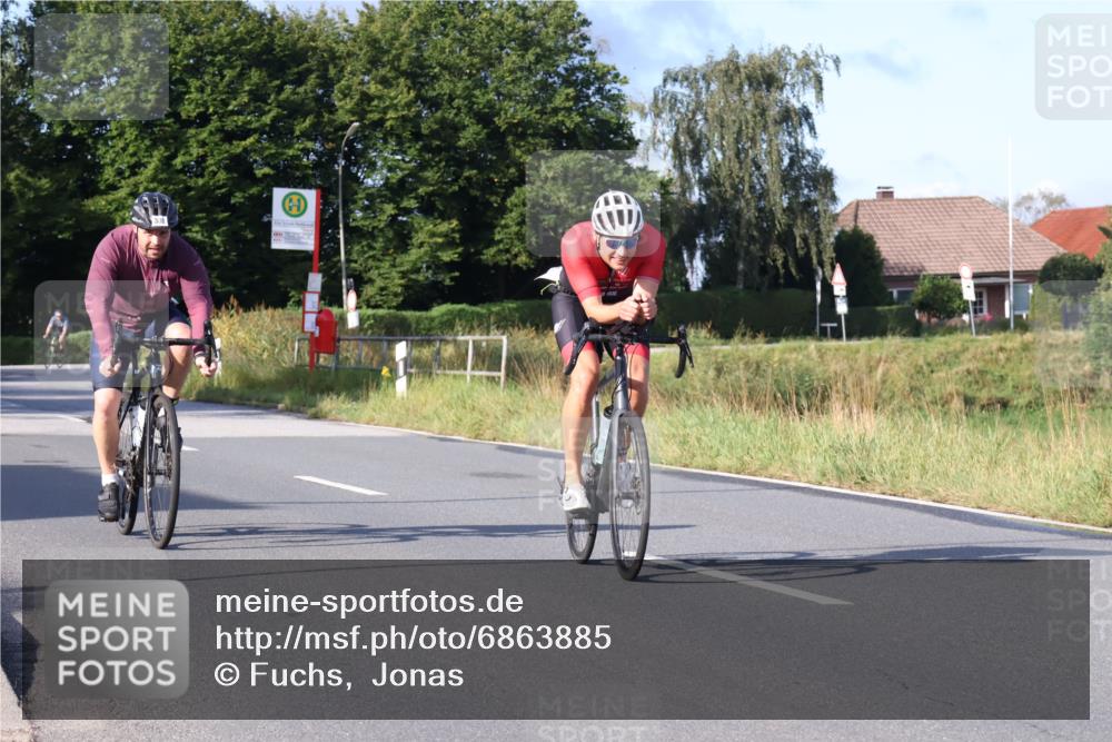 25.08.2024 - Elbe Triathlon Hamburg Fuchs,  Jonas http://msf.ph/oto/6863885 25.08.2024 09:21:10 Radfahren 79, 39, 81, 300 meine-sportfotos.de