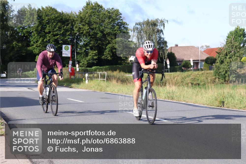 25.08.2024 - Elbe Triathlon Hamburg Fuchs,  Jonas http://msf.ph/oto/6863888 25.08.2024 09:21:11 Radfahren 39, 81, 300 meine-sportfotos.de