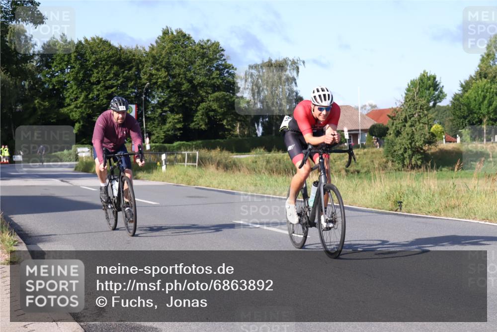 25.08.2024 - Elbe Triathlon Hamburg Fuchs,  Jonas http://msf.ph/oto/6863892 25.08.2024 09:21:11 Radfahren 39, 81, 300 meine-sportfotos.de
