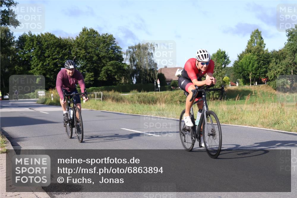 25.08.2024 - Elbe Triathlon Hamburg Fuchs,  Jonas http://msf.ph/oto/6863894 25.08.2024 09:21:11 Radfahren 39, 81, 300 meine-sportfotos.de