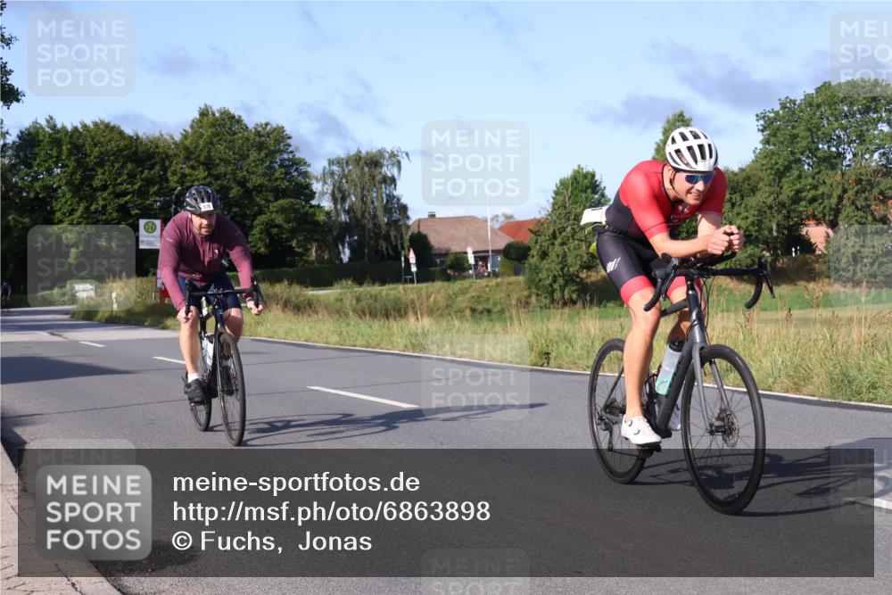 25.08.2024 - Elbe Triathlon Hamburg Fuchs,  Jonas http://msf.ph/oto/6863898 25.08.2024 09:21:11 Radfahren 39, 81, 300 meine-sportfotos.de