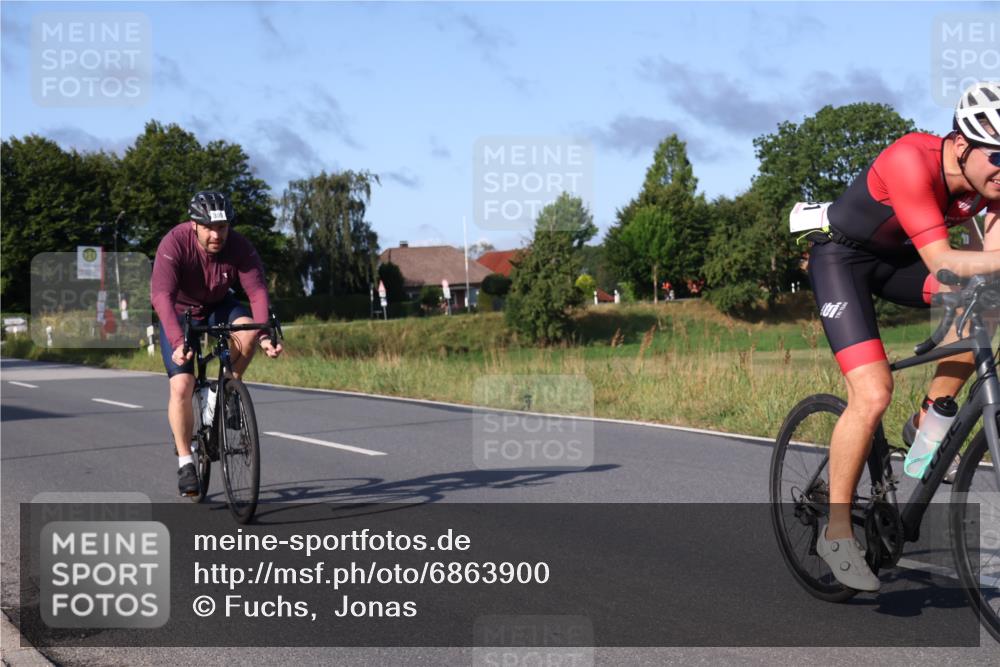 25.08.2024 - Elbe Triathlon Hamburg Fuchs,  Jonas http://msf.ph/oto/6863900 25.08.2024 09:21:11 Radfahren 39, 81, 300 meine-sportfotos.de